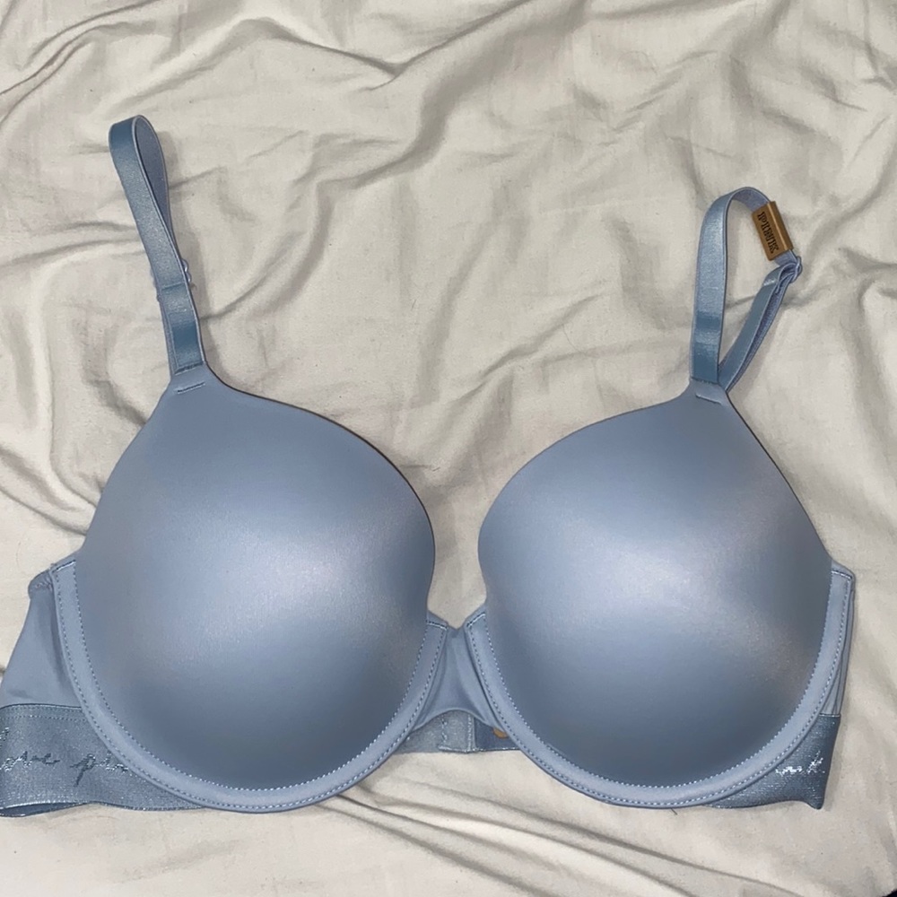NWT VS Pink Lightly Lined Bra